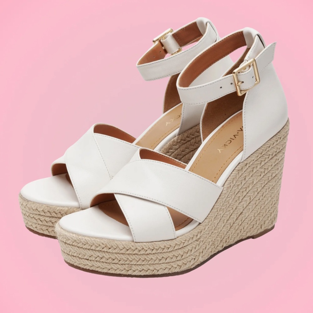Size 9 Lisa Vicky White Wedge Sandals